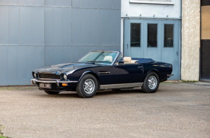 Aston Martin V8 Volante
